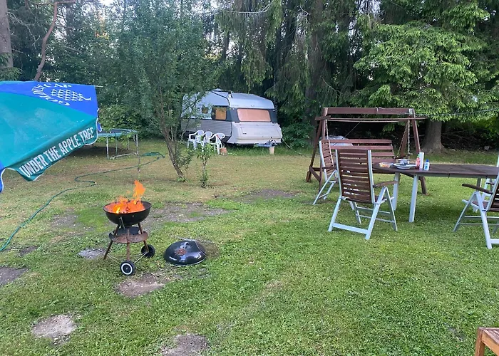 Center, Floor, Entire Attic アパート